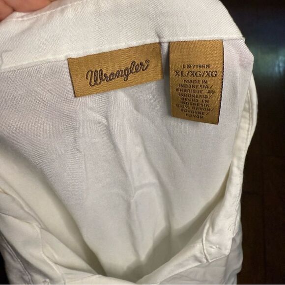 Wrangler Cream Ruffle Button-Up Shirt - Picture 8 of 8